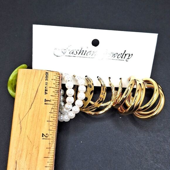 NWT Small to medium chunky minimalist hoop earrings animal print - Picture 2 of 3